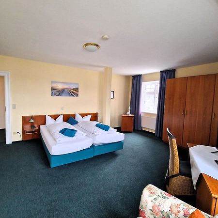 Hotel Faehrhaus Niederkleveez Bosdorf  Экстерьер фото