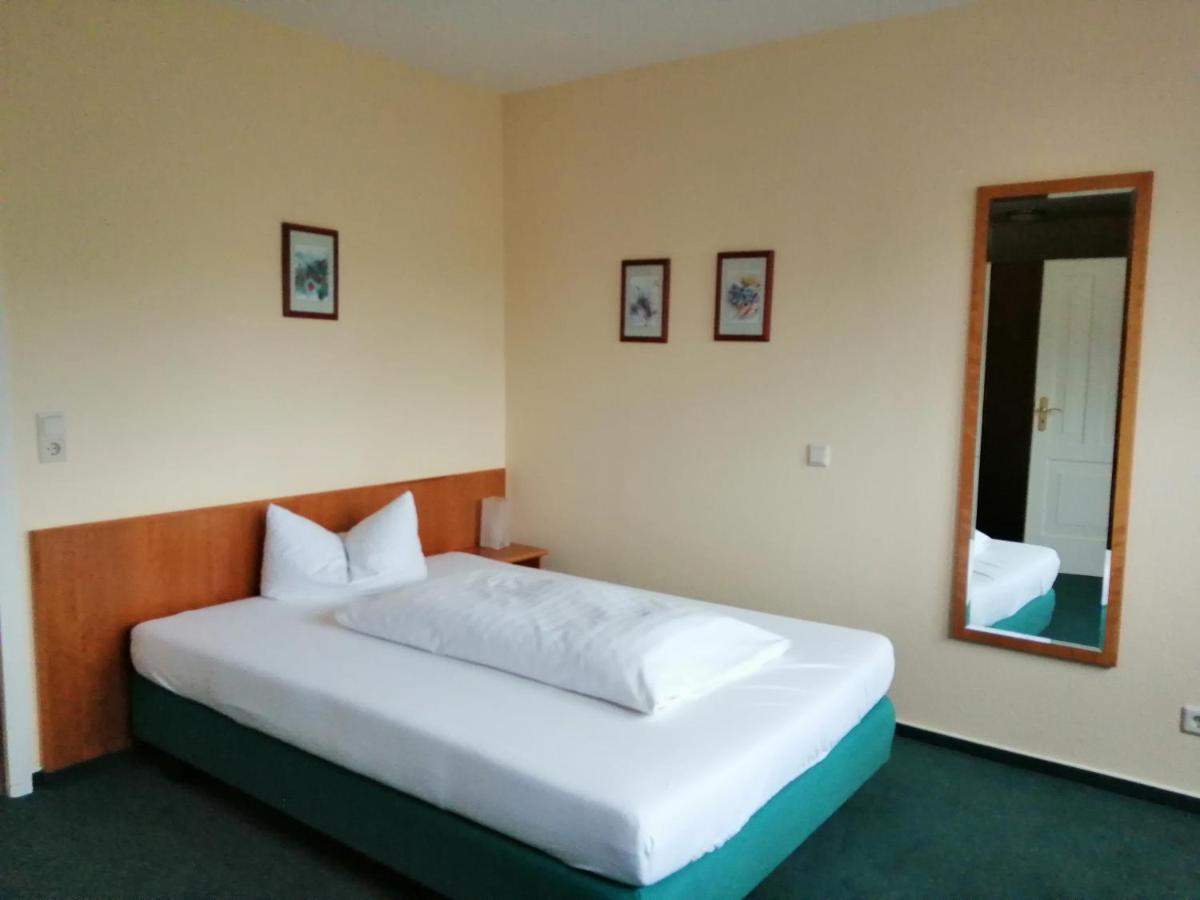 Hotel Faehrhaus Niederkleveez Bosdorf  Экстерьер фото