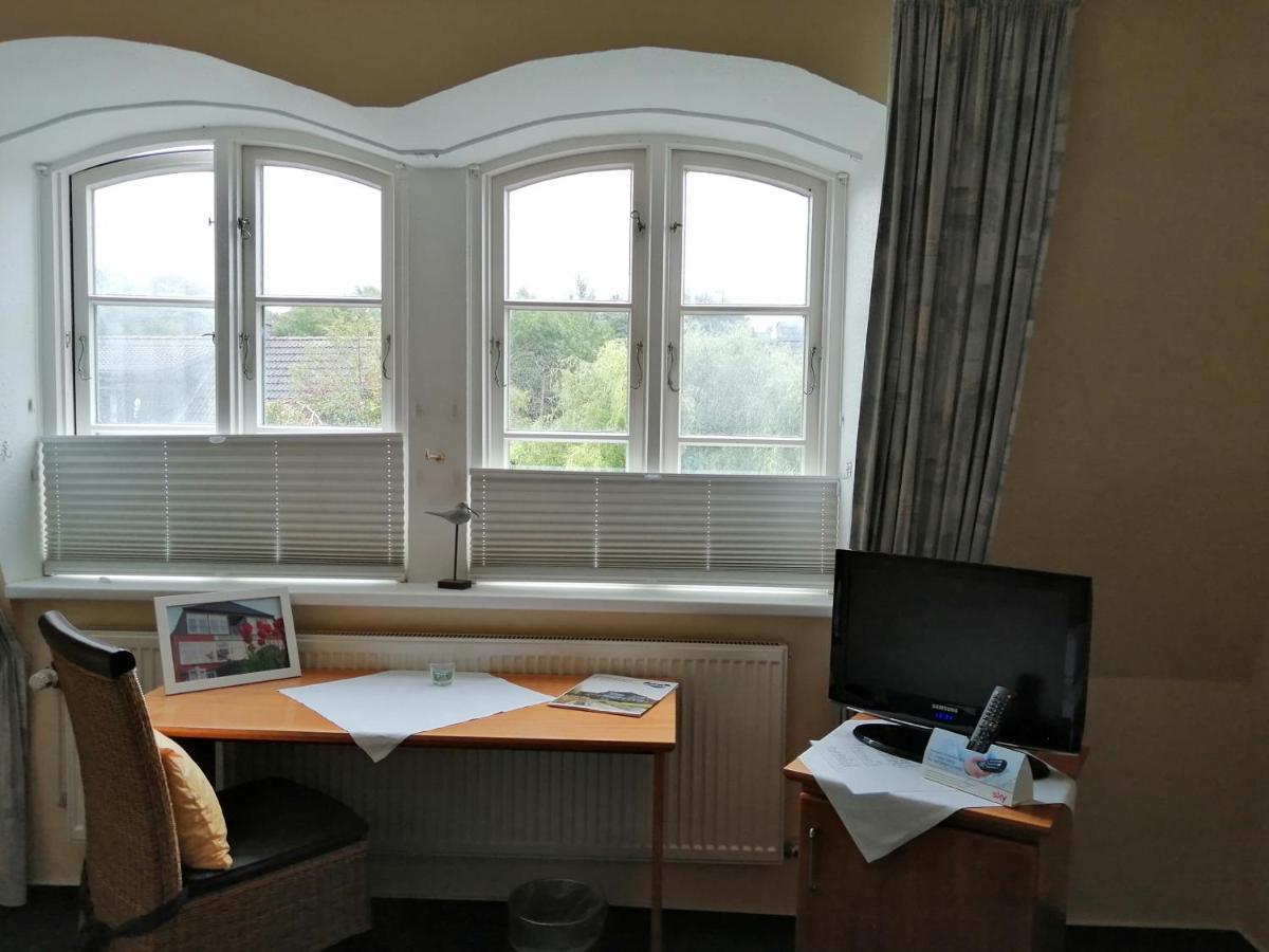 Hotel Faehrhaus Niederkleveez Bosdorf  Экстерьер фото