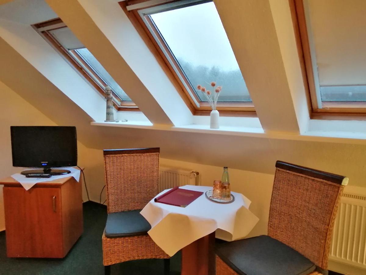 Hotel Fahrhaus Niederkleveez Bosdorf  Экстерьер фото