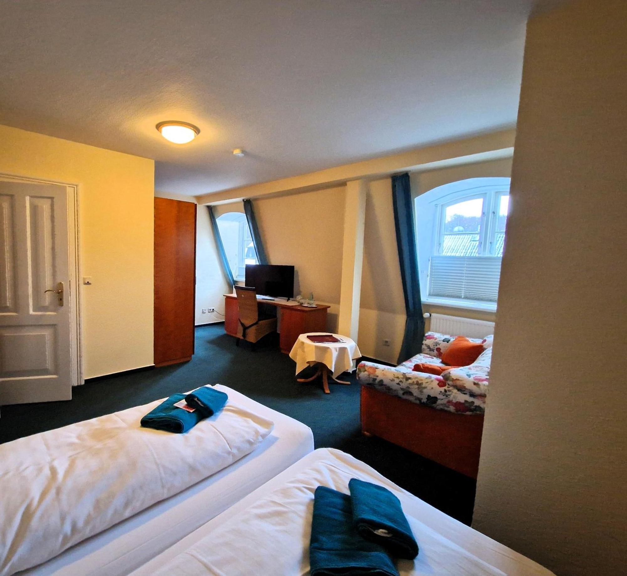 Hotel Faehrhaus Niederkleveez Bosdorf  Экстерьер фото