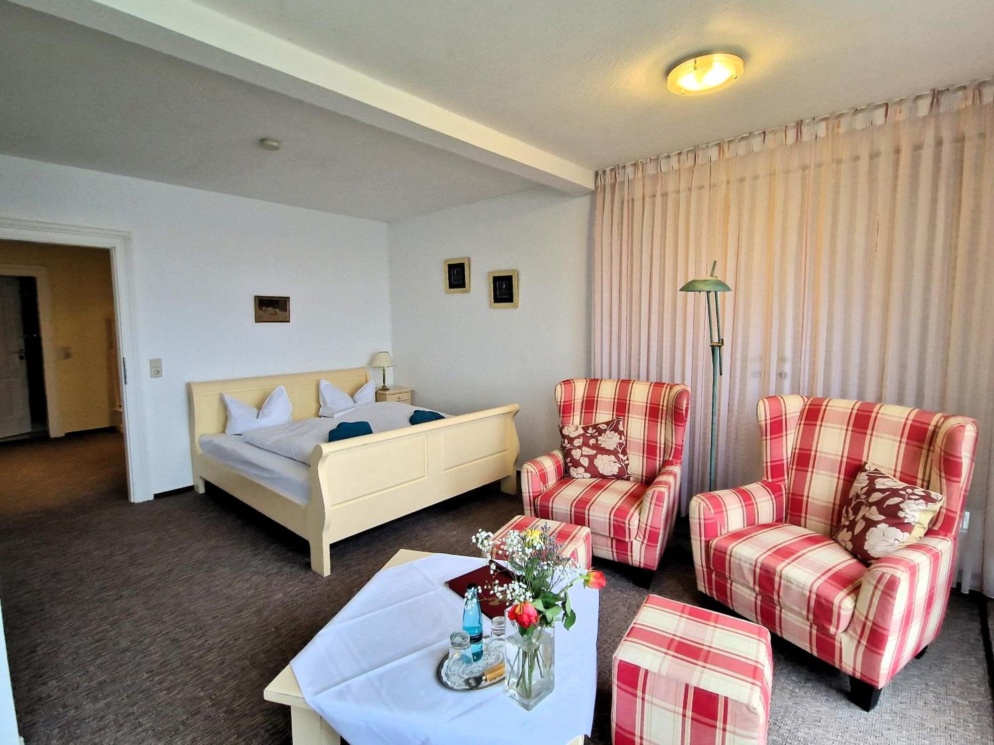 Hotel Faehrhaus Niederkleveez Bosdorf  Экстерьер фото