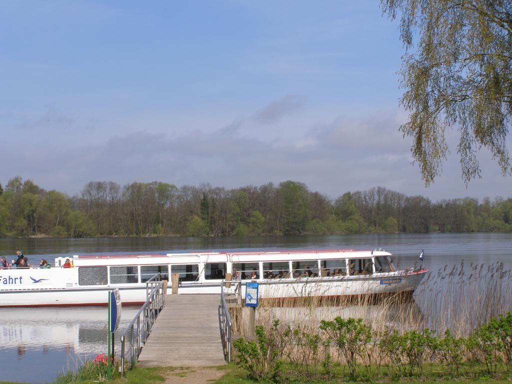 Hotel Fahrhaus Niederkleveez Bosdorf  Экстерьер фото